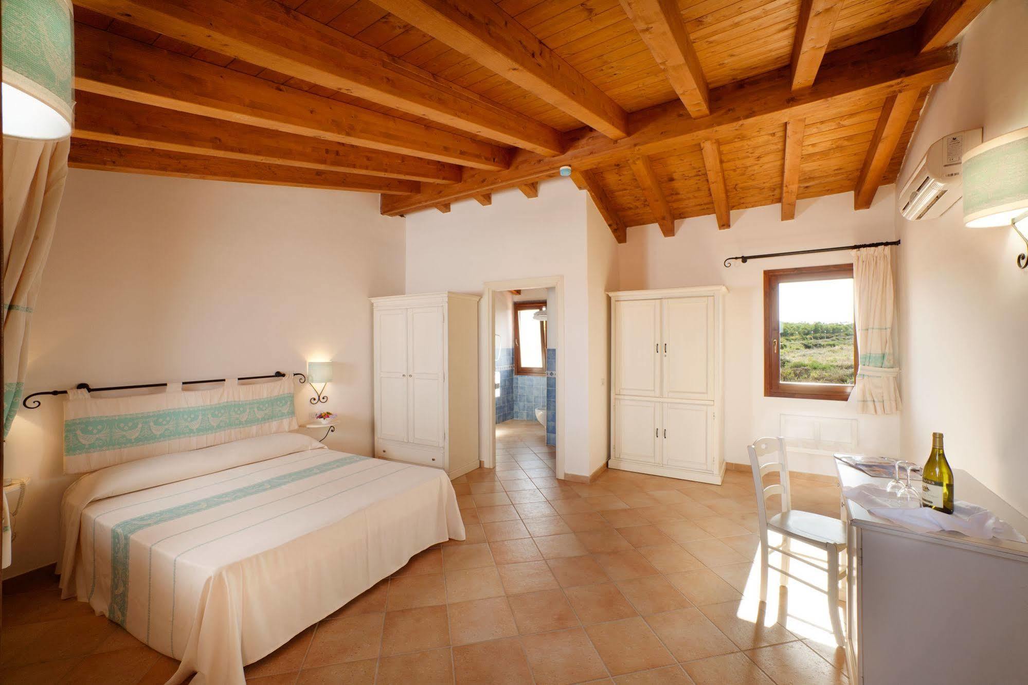 Borgo Dei Pescatori Hotel Aglientu Luaran gambar